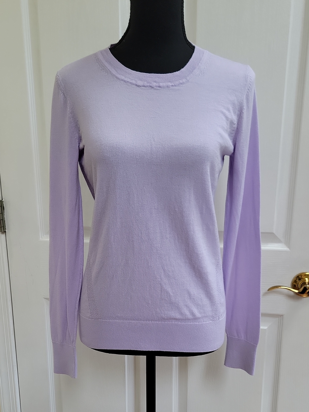 Banana Republic Classic Lilac Lavender Crewneck Sweater Size Small EUC